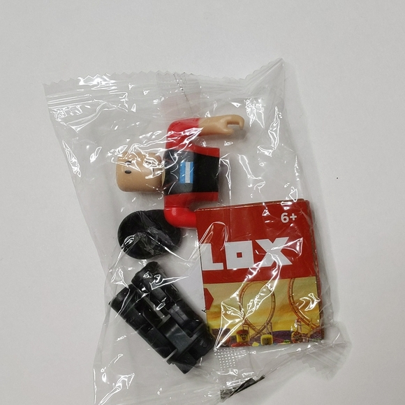 Roblox Mystery Box Series 2: Roblox Staff Figure with code - Picture 1 of 2